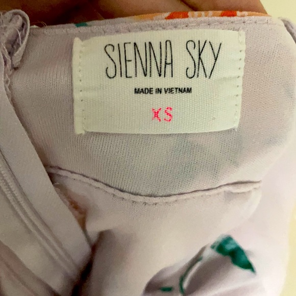 Floral Romper - Picture 3 of 6